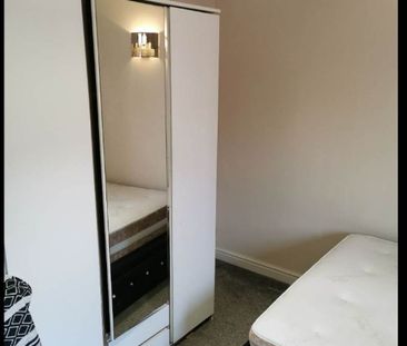 Room in a Shared House, Connaught Road, RG30 - Photo 3