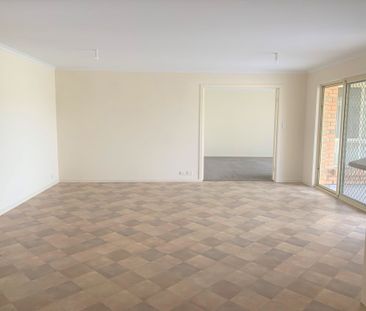 Stunning Large 4 Bedroom Family Home - Photo 1