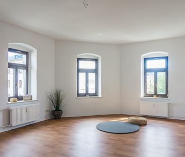 Wunderschöne Altbauwohnung mit Einbauküche - Photo 2