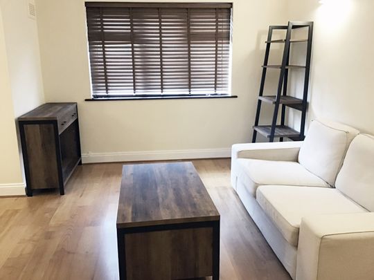 2 Bed Flat, Vauxhall, SW8 - Photo 1