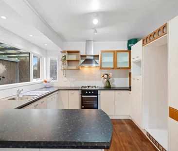 4 Bedroom Family house in Torbay - Photo 2