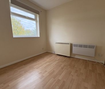 High Street - Photo 2