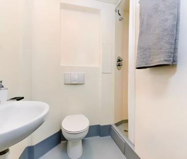 Ensuite Gold - Photo 6