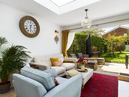 3 bedroom semi-detached house to rent - Photo 2