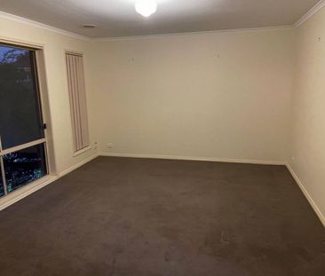 Secure three bed, ensuite double garage home is quiet cul-de-sac - Photo 6