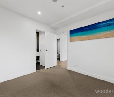 Stylish Two Bedroom Apartment with Outstanding Convenience - Photo 2