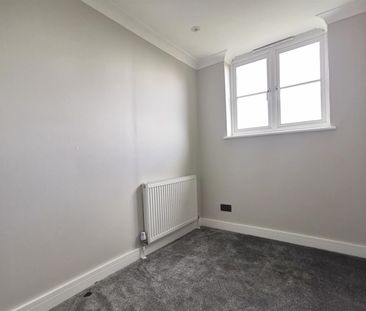 3 bed house to rent in Sparrows Herne, Bushey Heath, WD23 - Photo 2