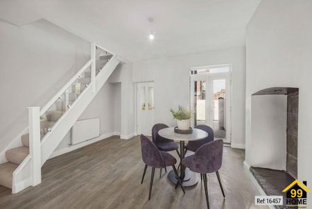 3 bed End of Terrace in Kennedy Road , Salford, M5 5ET - Photo 2