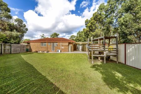 Fantastic location - Walk to John Paul College - Photo 3