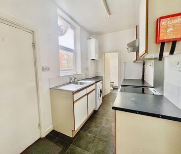 3 bedroom terraced house to rent - Photo 3