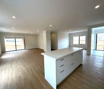 LUXURIOUS BRAND NEW BUILD IN CROWNLEA ESTATE - Photo 1