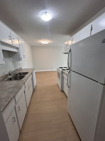 AVINLEA COURT 2BD / 1BA - Photo 2