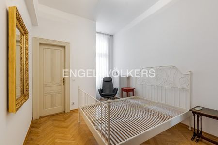 Pronájem bytu 3+1 130 m², Valentinská 20, Praha - Фото 3