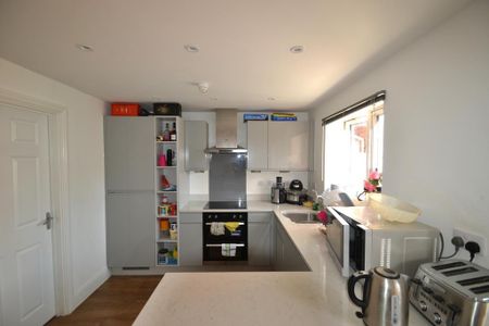 1 bedroom in a house share to rent - Photo 4