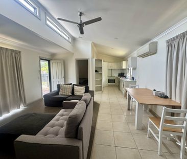 Modern 2-Bedroom Austam-Style Home - Photo 3