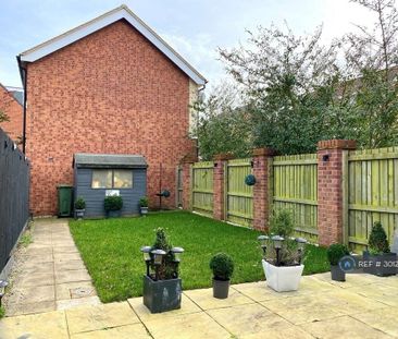 4 bedroom semi-detached house to rent - Photo 4