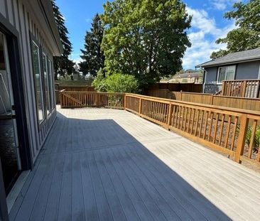 Beautiful Executive 4-Bedroom Character Home in University District - Photo 2