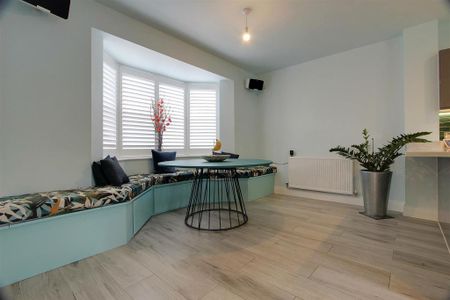 4 bedroom detached house to rent - Photo 2