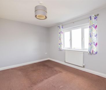 3 bed House - Semi-Detached To Let - Photo 5