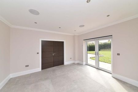 5 bedroom detached house to rent - Photo 2