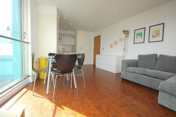 2 Bed Flat, Gardner Court, EC1V - Photo 1