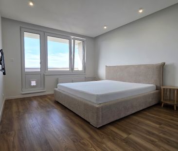 Dve loggie a samostatný šatník: zariadený 3-izbový byt po rekonštru... - Photo 4