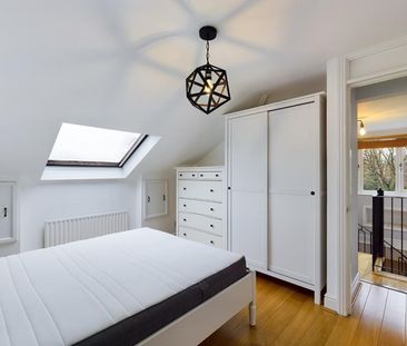 2 bedroom Flat To Let - Photo 1