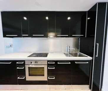 2 bedroom Flat To Let - Photo 2