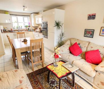 4 bedroom detached house to rent - Photo 4