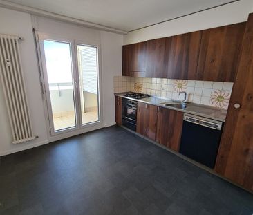 Sur les hauteurs de la Chaux-de-Fonds, this 4.5-room apartment is w... - Photo 1