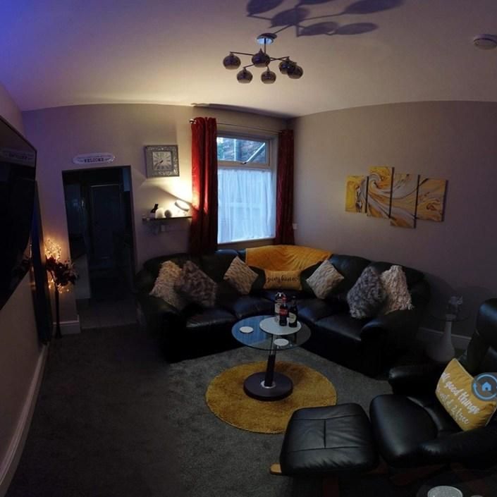 4 bedroom terraced house to rent - Photo 1