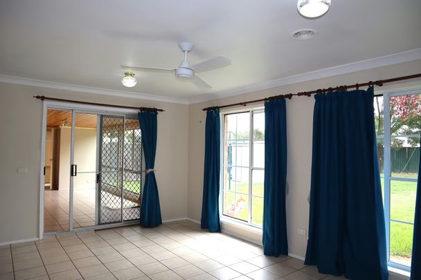 So much space and close to Schools! - Photo 1