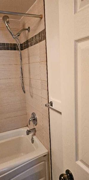 3 1/2 semi sous sol à louer - Photo 1