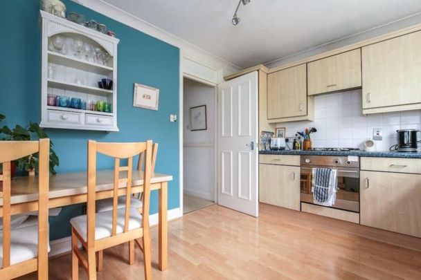 A bright and spacious two double bedroom property in Crouch End - Photo 1