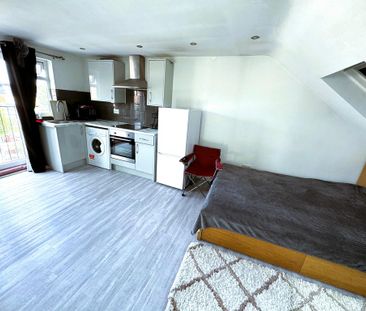 Studio to rent - Photo 3