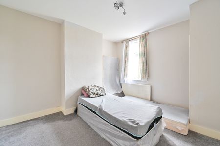 3 Bed Terraced House, Windsor Road, IG1 - Photo 5