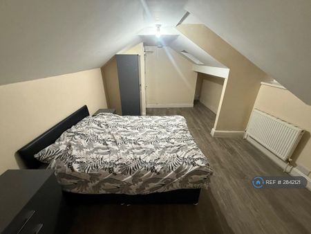 1 bedroom in a house share to rent - Photo 3