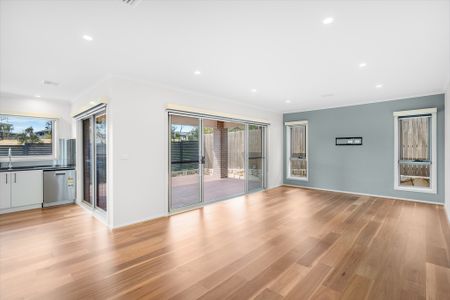 16 Bellhouse Crescent, Moncrieff ACT 2914 - House For Rent | Domain - Photo 5