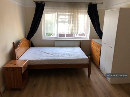 4 bedroom semi-detached house to rent - Photo 4