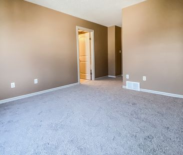 Spacious Family Home With Oversized Garage - Photo 5