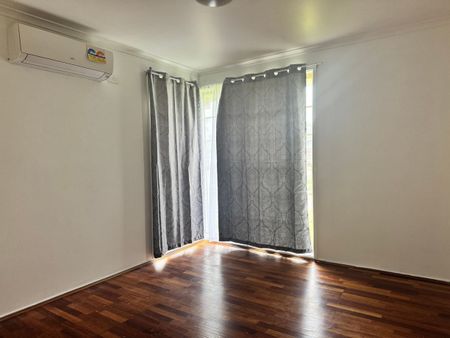 4 bedroom house with additional home office - Photo 5