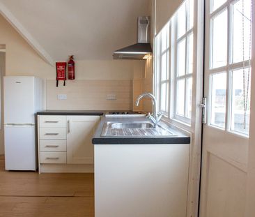 Apt 9, 12a Clarendon Road - Photo 4