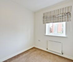2 BEDROOM Maisonette - Upper - Photo 5