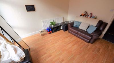 1 bedroom Flat in Harold Grove, Leeds - Photo 3
