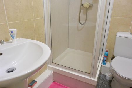 Flat 4, Headingley Rise Welton Road, Hyde Park, Leeds, LS6 1EE - Photo 5