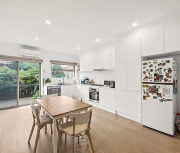 A Homely & Light Filled Charm - Photo 3