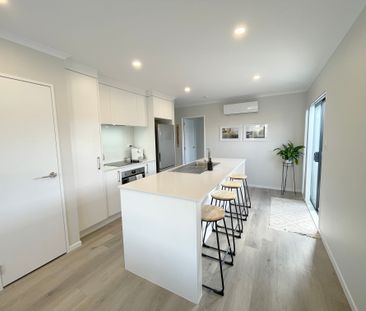 Sleek and modern three bedroom home - Photo 4