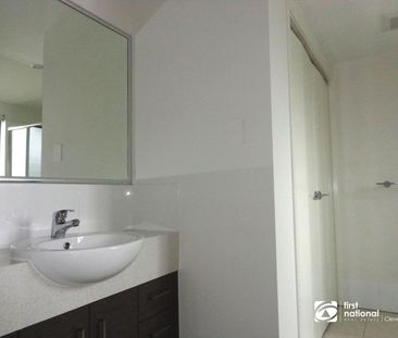 BEAUTIFULLY PRESENTED GROUND FLOOR UNIT - 2 BEDROOM 1 BATHROOM 1 CA... - Photo 6