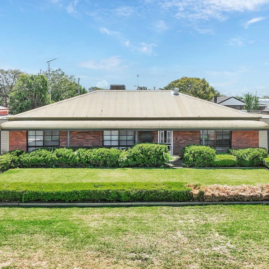 Neat, Renovated Home in the Heart of Central Moama - Photo 1