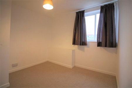 Flat 4, 10/11 Clifton Road - Photo 2